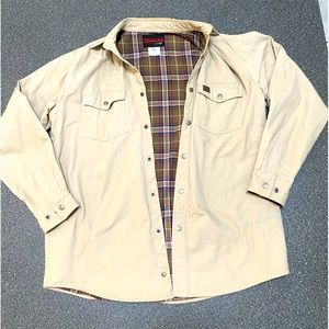 LIKE NEW! RIGGS WORKWEAR by Wrangler Snaps Closed, Rugged and Manly.